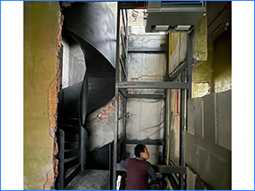 天字壹号高栏板钢构旋梯