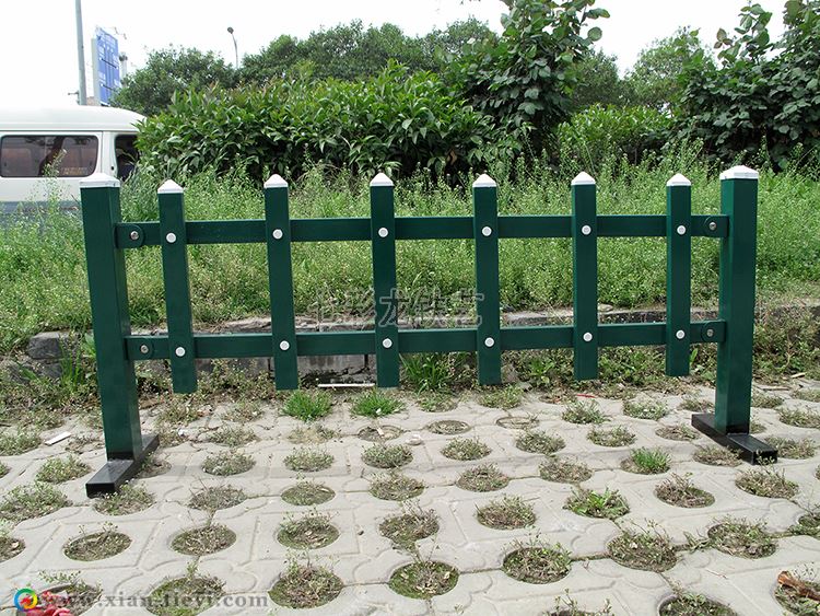 太华北路草坪锌钢围栏