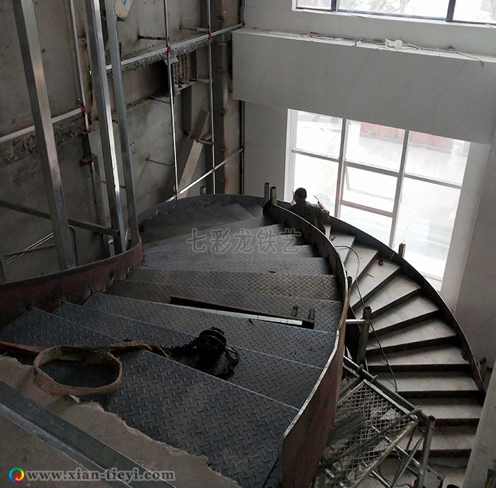 钢结构板式旋转楼梯金潘五星级酒店项目_施工俯视