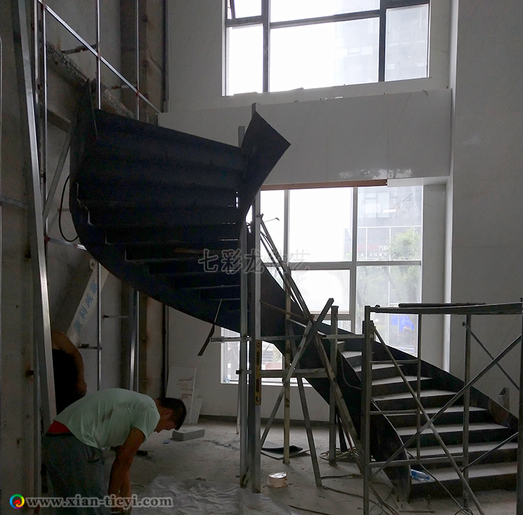 钢结构板式旋转楼梯金潘五星级酒店项目_施工俯视