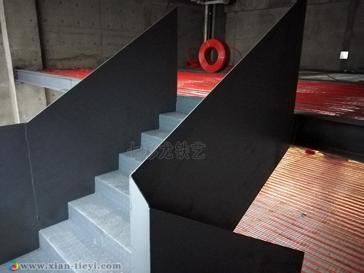 欧亚国际钢结构夹层高板楼梯4