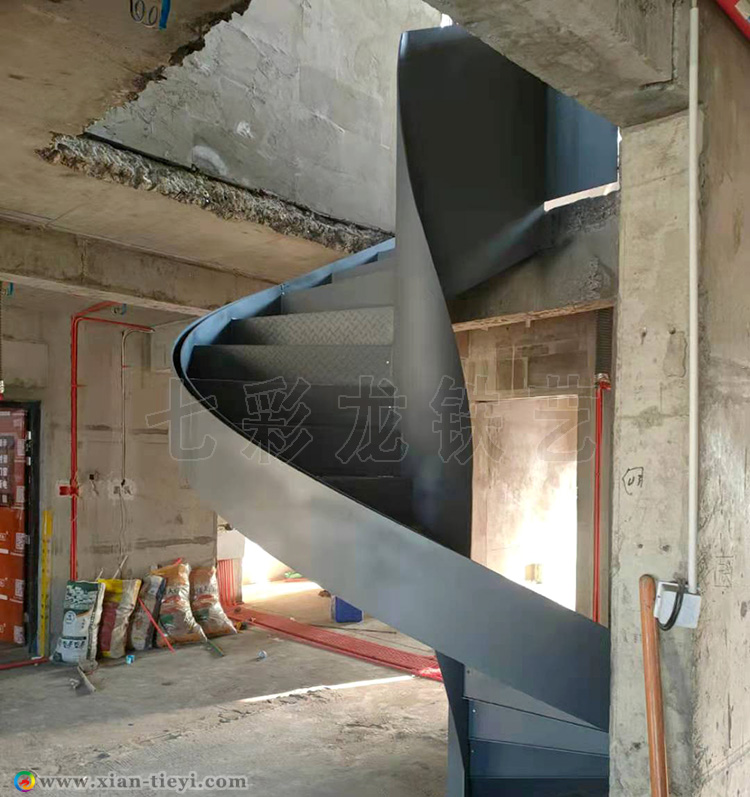 西安市未央区定制钢结构板式旋转楼梯_1