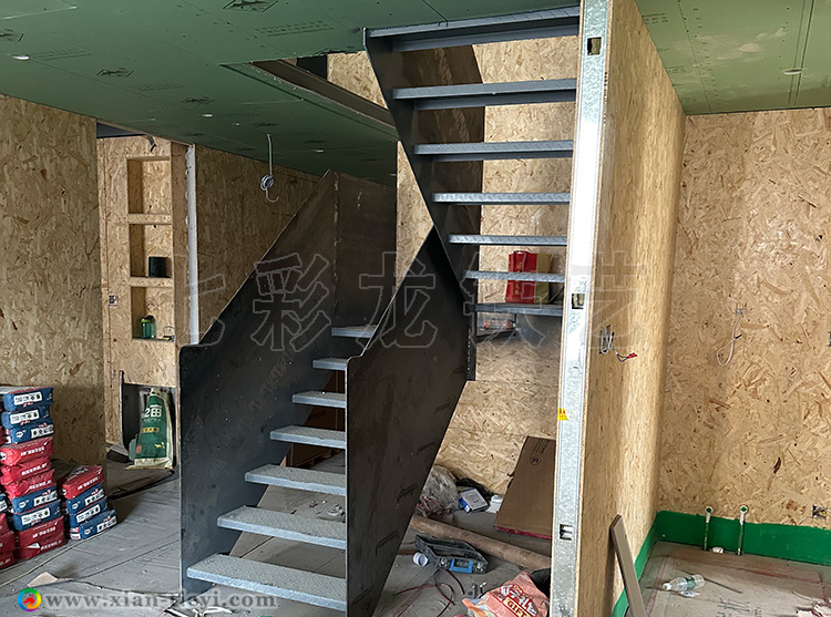 居礼国际广场钢楼梯_3