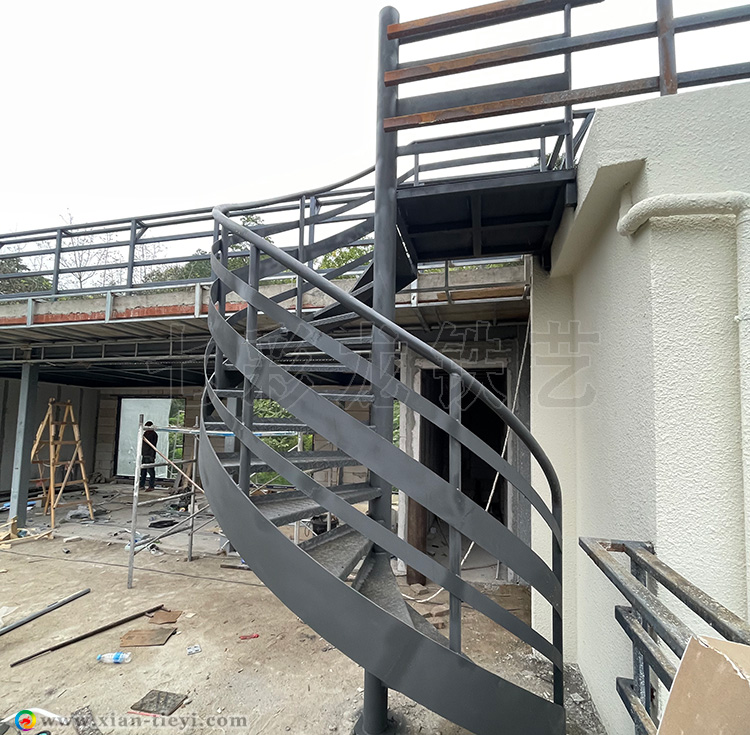 涧山中柱旋转楼梯_3