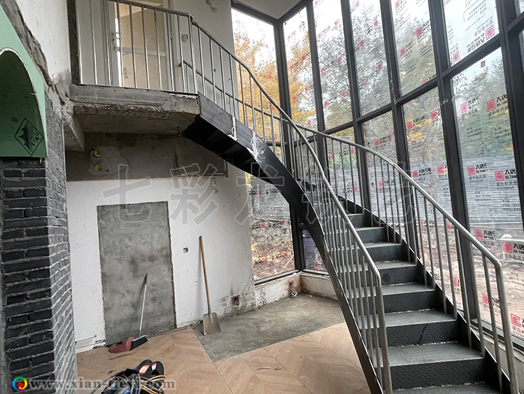 麓鸣园钢结构弧形楼梯_1