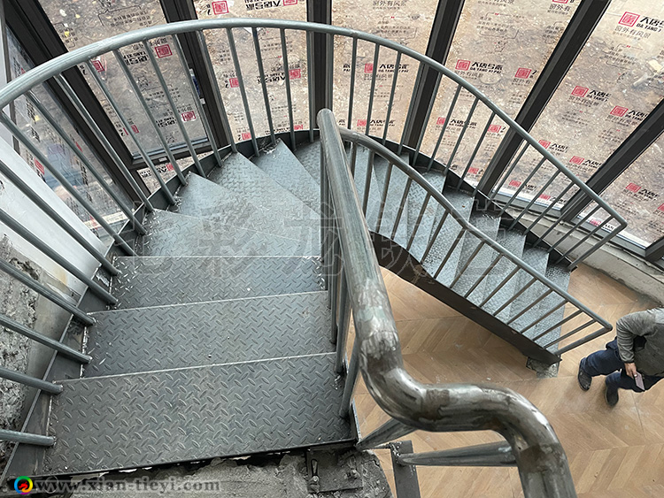 麓鸣园钢结构弧形楼梯_4