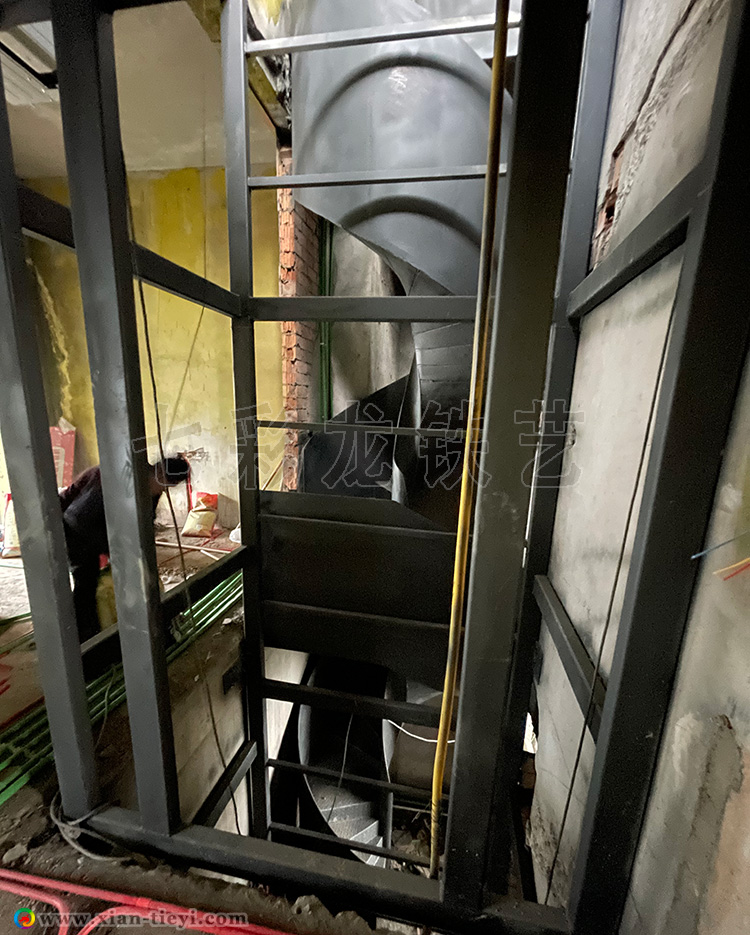 天字壹号高栏板钢构旋梯_5