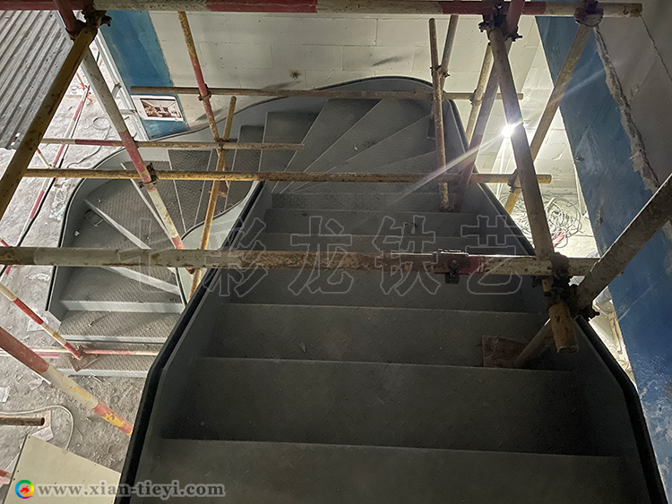 华润玺宸上院样板间钢结构楼梯_3