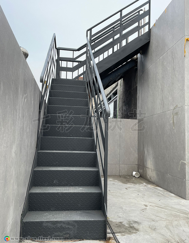 天字壹号露台钢楼梯_2