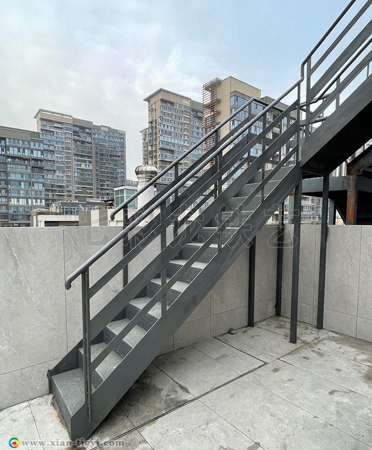 天字壹号露台钢楼梯_3